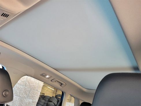 Used 2022 Volkswagen Taos SEL image 18