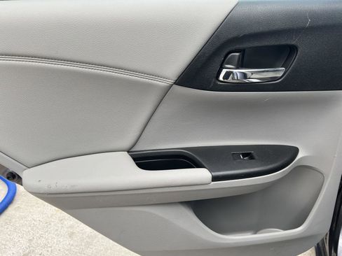 Used 2015 Honda Accord EX image 12