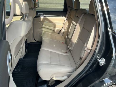 Used 2022 Jeep Grand Cherokee Laredo E AWD/4WD image 22