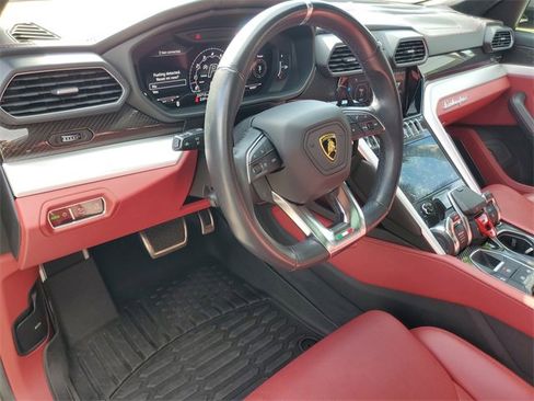 Used 2022 Lamborghini Urus image 18