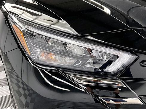 New 2025 Nissan Versa SR w/ Trunk Package image 13