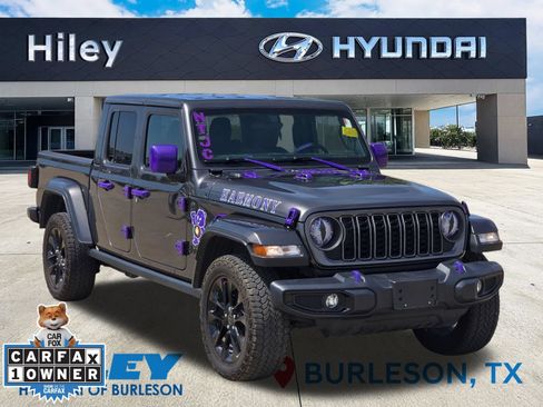 Used 2025 Jeep Gladiator Sport AWD/4WD image 2