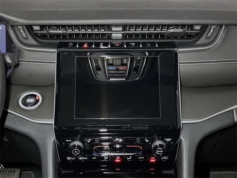 New 2025 Jeep Grand Cherokee L Altitude image 9