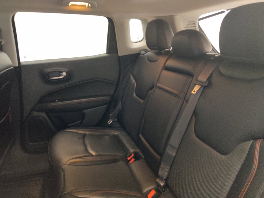 Used 2017 Jeep Compass Trailhawk w/ Leather Interior Group AWD/4WD image 18