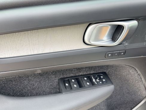 Certified 2025 Volvo XC40 B5 Plus image 12