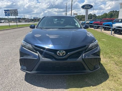 Used 2021 Toyota Camry SE FWD image 2