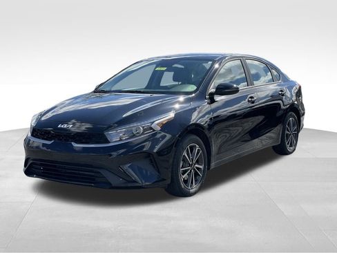 Used 2023 Kia Forte LXS w/ LXS Technology Package image 2