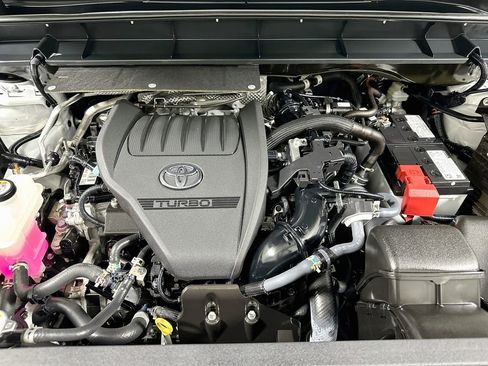 Used 2023 Toyota Highlander XLE AWD/4WD image 19