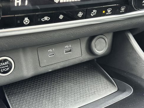 Used 2023 Nissan Rogue SV w/ SV Premium Package image 29