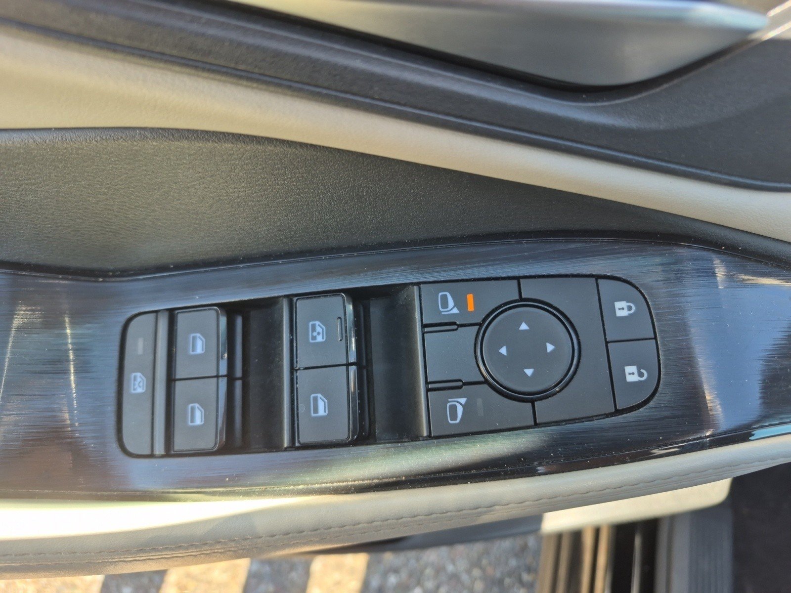 Used 2025 Nissan Rogue SV AWD/4WD image 12