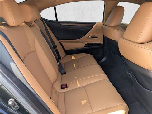 Used 2025 Lexus ES 300h w/ Premium Package FWD image 16