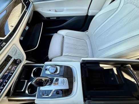 Used 2018 BMW 740i xDrive AWD/4WD image 19