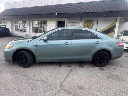 Used 2011 Toyota Camry LE FWD image 2
