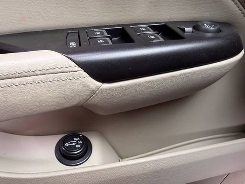 Used 2015 Cadillac SRX Luxury w/ Driver Awareness Package FWD image 20