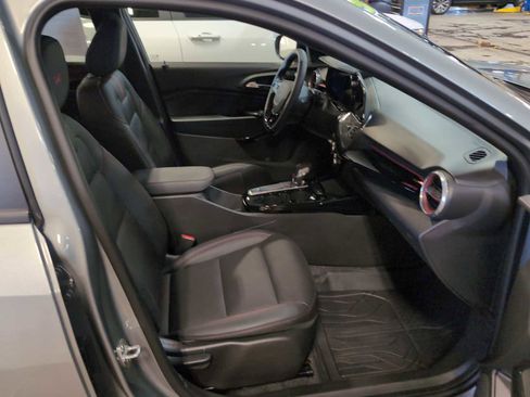 Used 2025 Chevrolet Trax RS w/ Driver Confidence Package image 26
