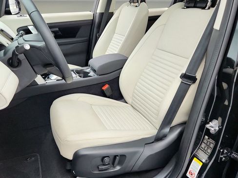 Used 2023 Land Rover Discovery Sport SE image 14