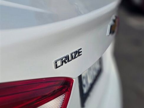 Used 2017 Chevrolet Cruze LT w/ Convenience Package image 16