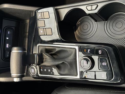 Used 2025 Kia Sportage EX image 9