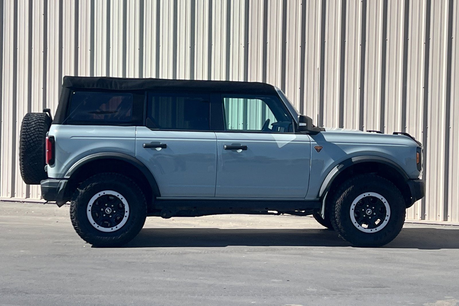 Used 2023 Ford Bronco Badlands AWD/4WD image 3