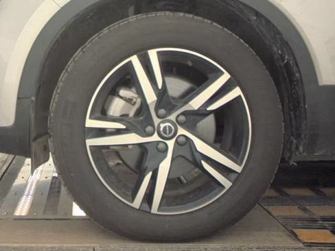 Used 2024 Volvo XC40 B5 Core AWD/4WD image 12