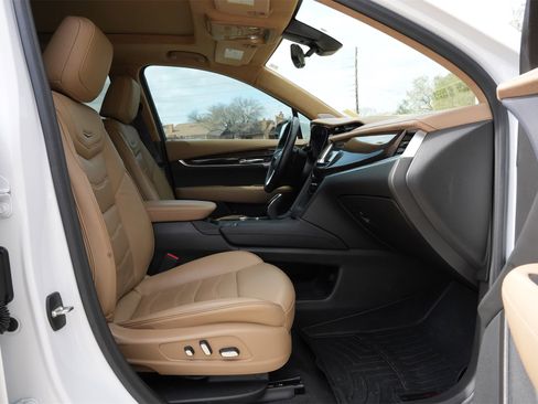 Certified 2023 Cadillac XT6 Premium Luxury w/ Platinum Package image 28