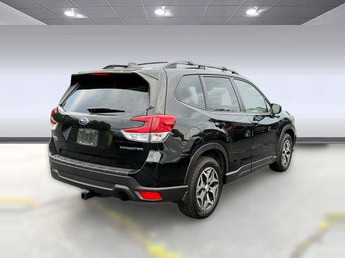 Used 2019 Subaru Forester Premium AWD/4WD image 6