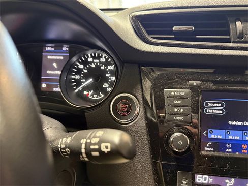 Used 2020 Nissan Rogue SV w/ Premium Package image 29