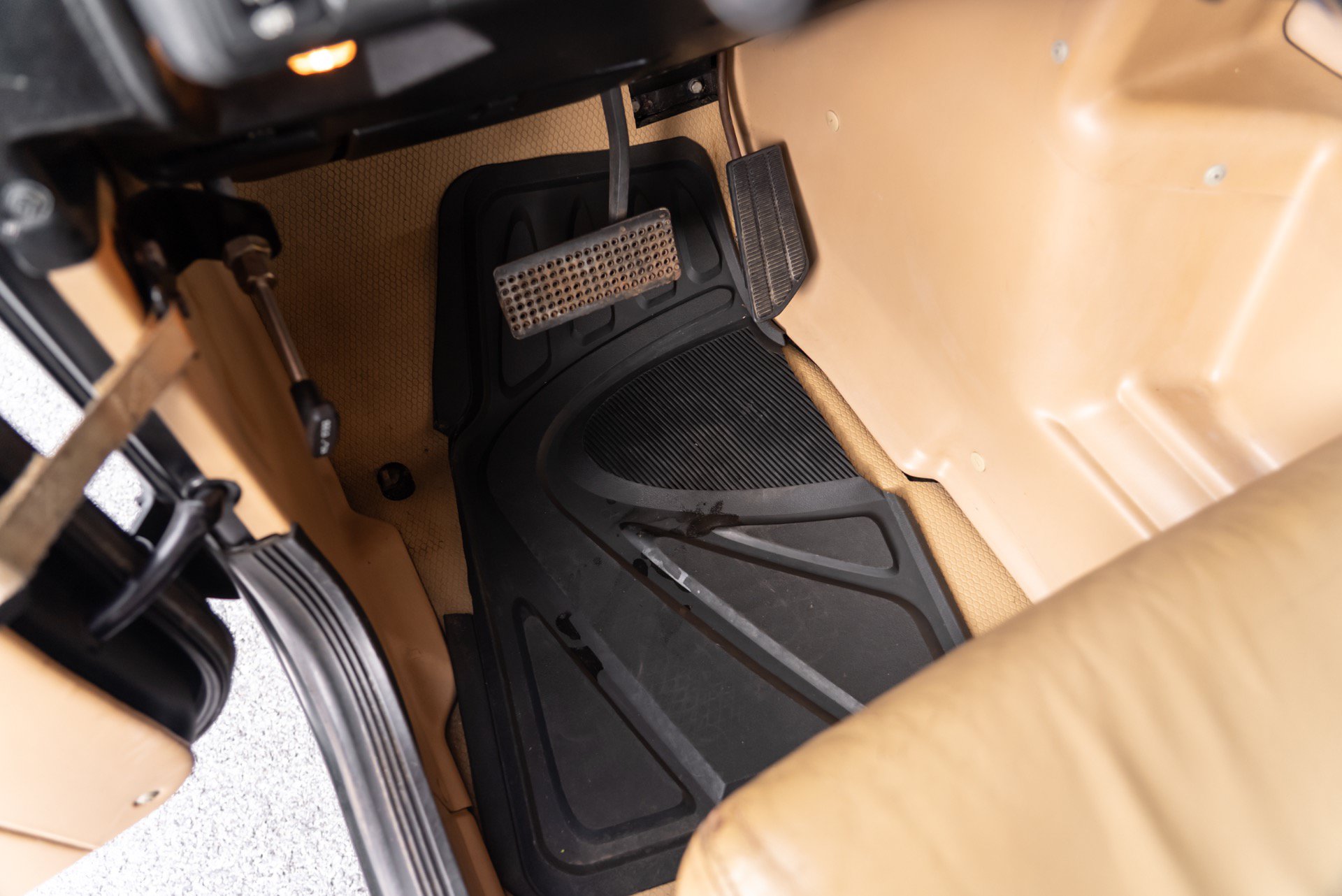 Used 2001 HUMMER H1 4-Door Open Top AWD/4WD image 16