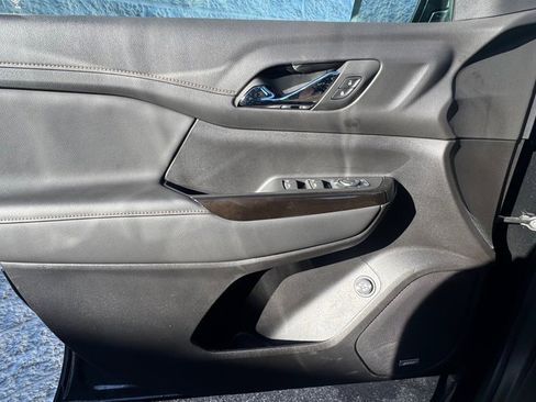 Used 2023 GMC Acadia AT4 image 18