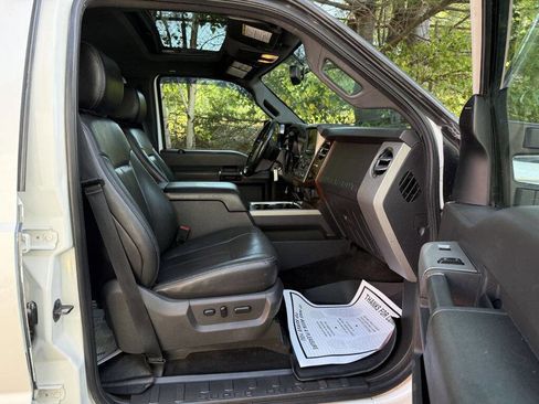 Used 2014 Ford F250 Lariat image 11