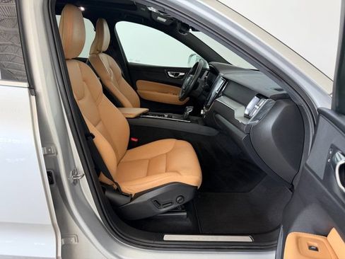 Used 2019 Volvo XC60 T6 Momentum w/ Premium Package AWD/4WD image 19
