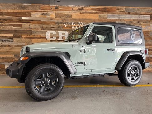Used 2023 Jeep Wrangler Sport image 5