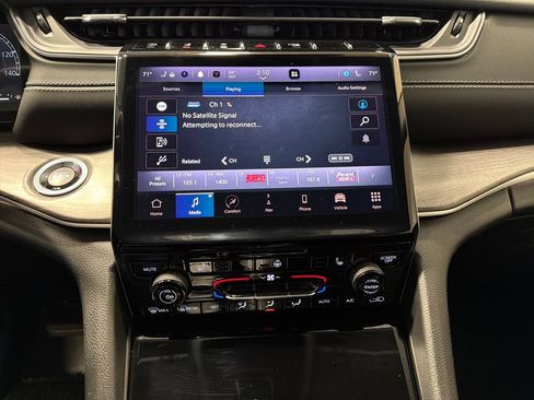 Used 2023 Jeep Grand Cherokee Limited AWD/4WD image 7