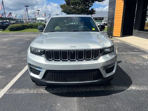 Used 2023 Jeep Grand Cherokee Limited w/ Luxury Tech Group II AWD/4WD image 3