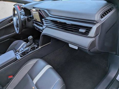 Used 2025 Toyota Camry SE image 21