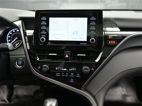 Used 2023 Toyota Camry SE w/ Cold Weather Package image 18