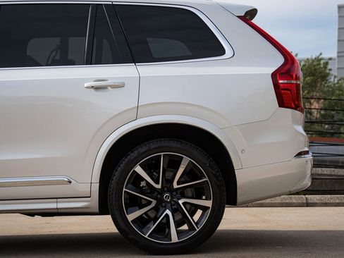 Certified 2024 Volvo XC90 B5 Plus w/ Protection Package Premier AWD/4WD image 4
