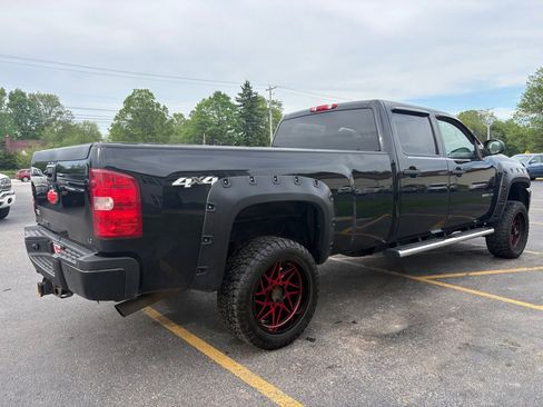 Used 2011 Chevrolet Silverado 2500 LT w/ Interior Plus Package AWD/4WD image 6