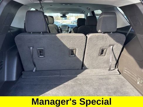Used 2021 Chevrolet Traverse LT image 36