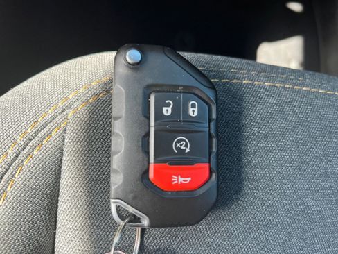 Used 2025 Jeep Wrangler Sahara AWD/4WD image 24