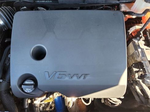 Used 2023 Chevrolet Traverse RS image 32