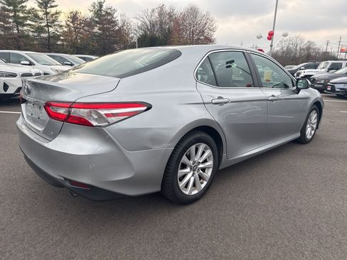 Used 2018 Toyota Camry LE image 5