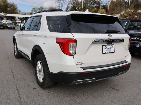 Used 2022 Ford Explorer XLT w/ Equipment Group 202A image 5