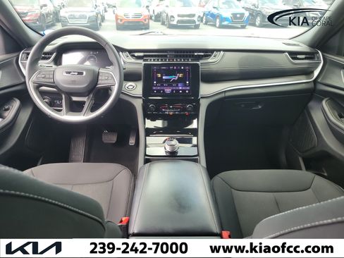 Used 2025 Jeep Grand Cherokee Laredo X RWD image 15