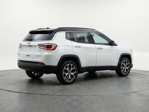 Used 2025 Jeep Compass Limited image 9
