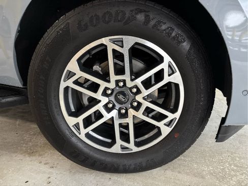 Used 2025 Ford Expedition Active RWD image 47