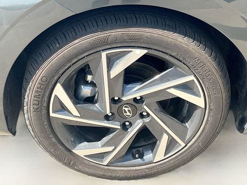 Used 2025 Hyundai Elantra Sport FWD image 28