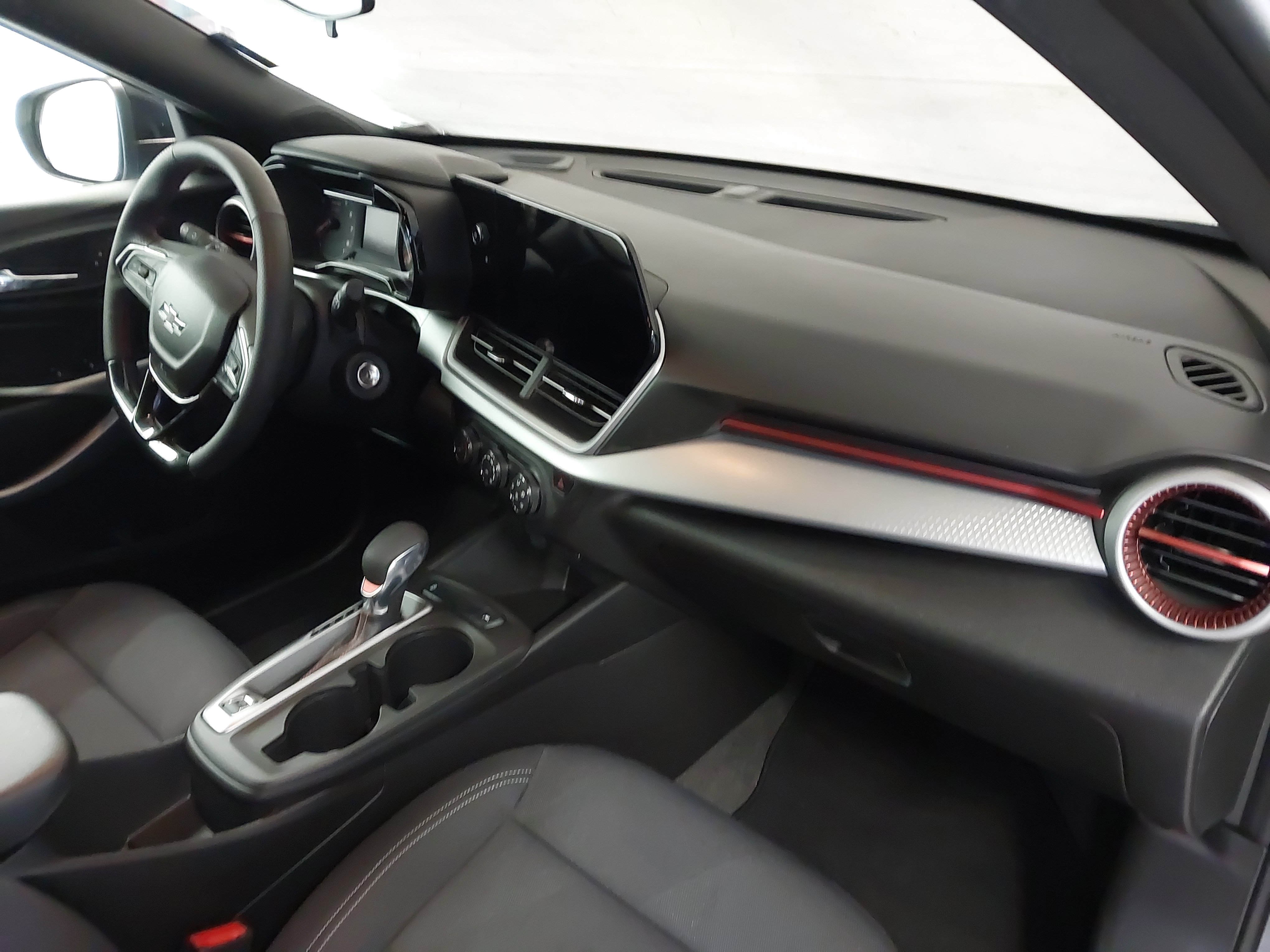 Used 2026 Chevrolet Trax RS w/ Driver Confidence Package FWD image 29