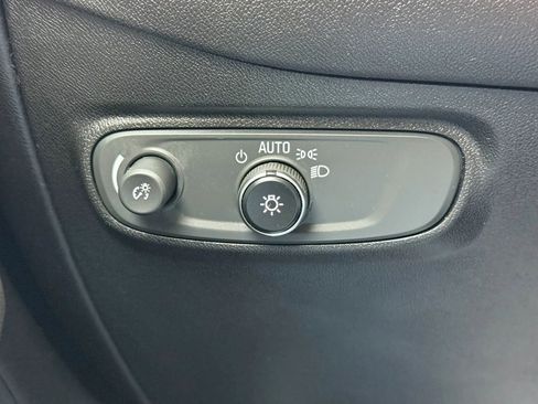 Used 2019 Chevrolet Equinox LT FWD image 25