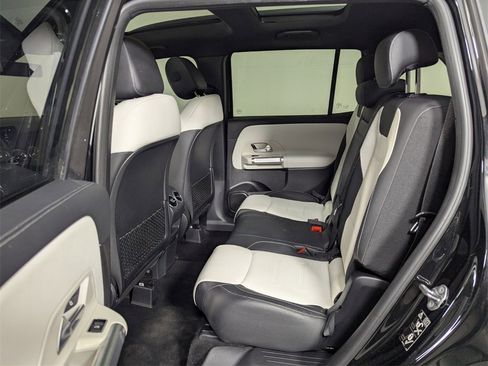 Used 2021 Mercedes-Benz GLB 35 AMG 4MATIC image 23